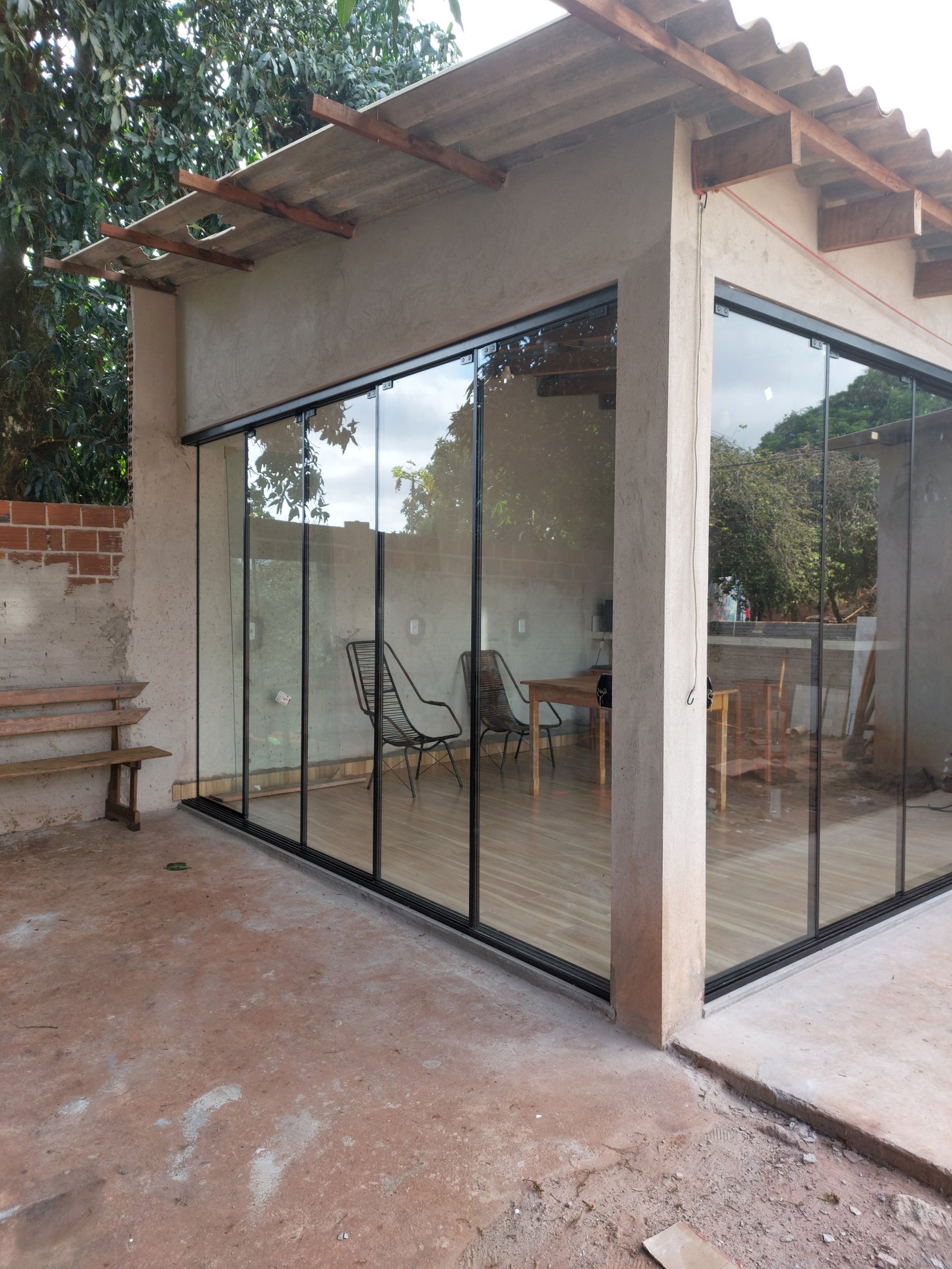 Acabamento de projeto em vidro